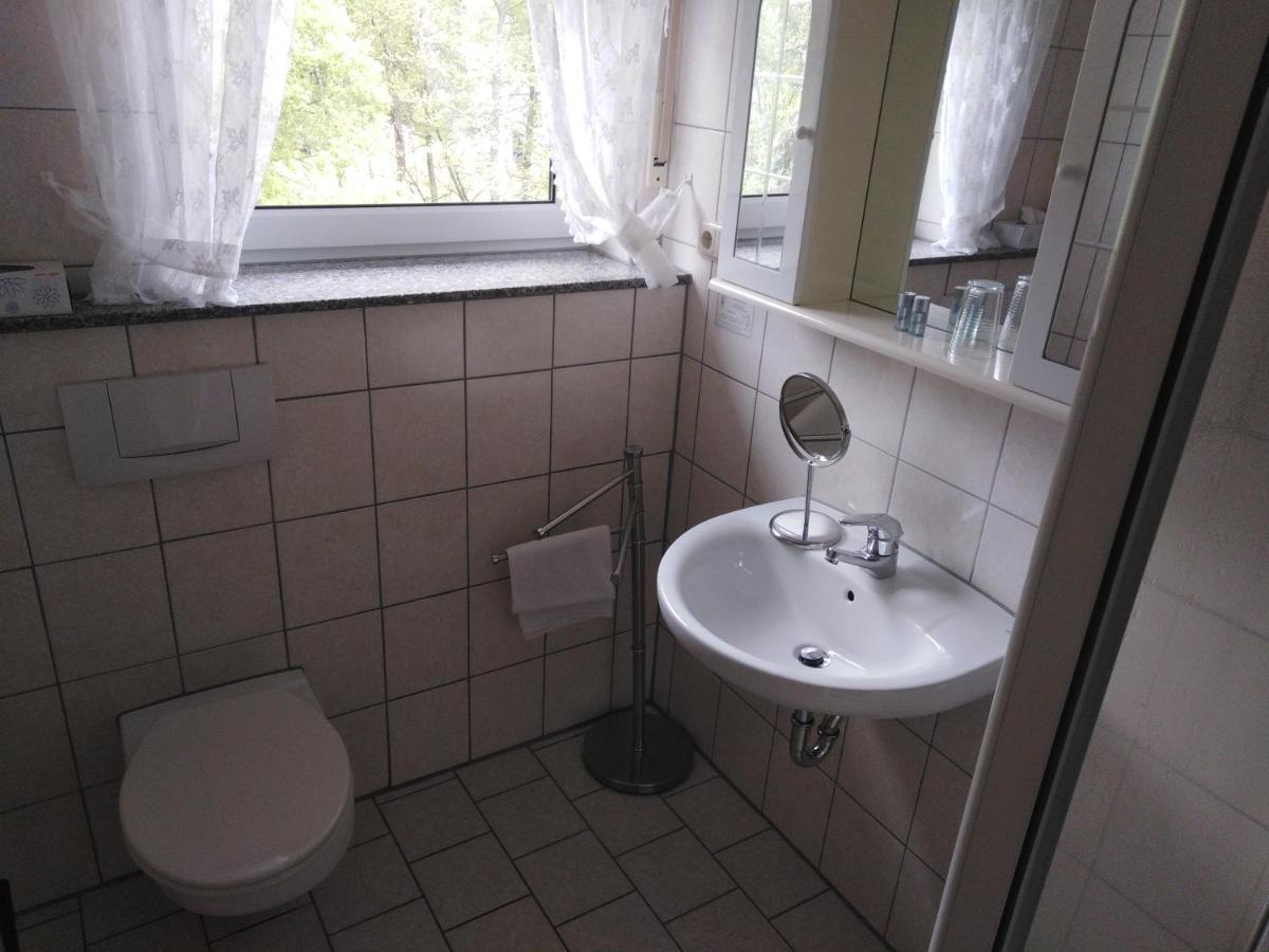 Zimmer Ohne Fruehstueck In Der Forellenzucht Burgen  Exterior photo